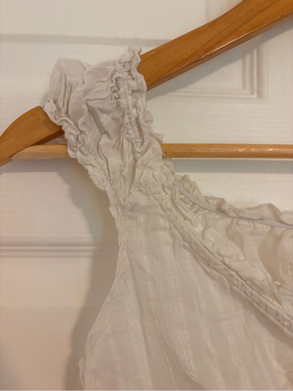 John Galt White Lace Ruffle Button Tank - Picture 2 of 8